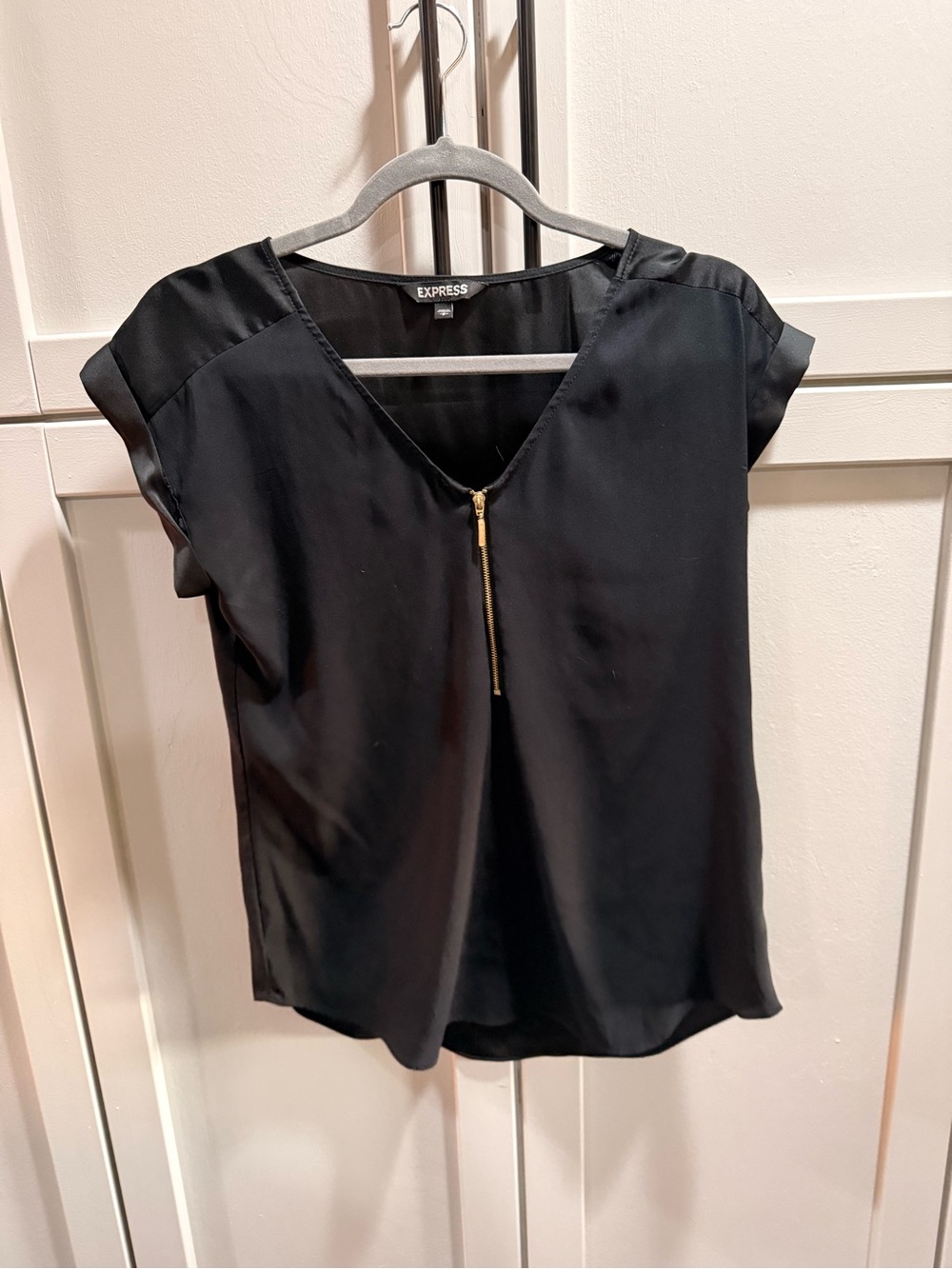 Express Black V-Neck Zip-Front Cap Sleeve Blouse